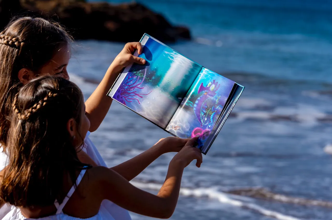 Niñas leyendo el cuento Si los peces hablaran